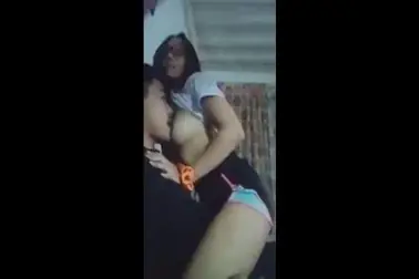 Gadis Cantik Pasrah Goyang Kasur Rumah Bareng Pacar